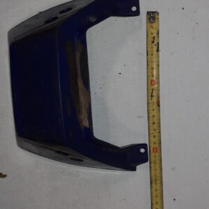 Tapa unión colín Suzuki GSXR 750 (1988-1990) azul oscuro con cinta métrica. Recambio usado para restauración.