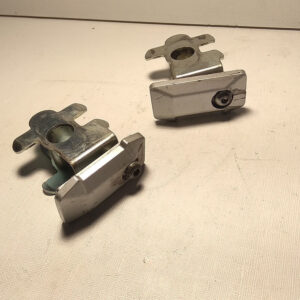 Pareja de tensores de cadena originales para basculante de Suzuki V-Strom 650 modelo 2011.
