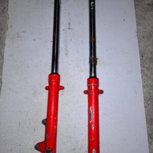 Horquilla y barras de dirección originales para moto Honda NS1, vista frontal de la pieza de recambio.