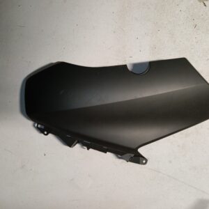 Tapa lateral derecha original para Yamaha XMAX 125, pieza de carenado en perfecto estado, lista para su instalación.
